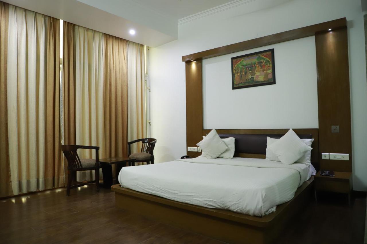 Hotel Parth Inn Ghaziabad Luaran gambar