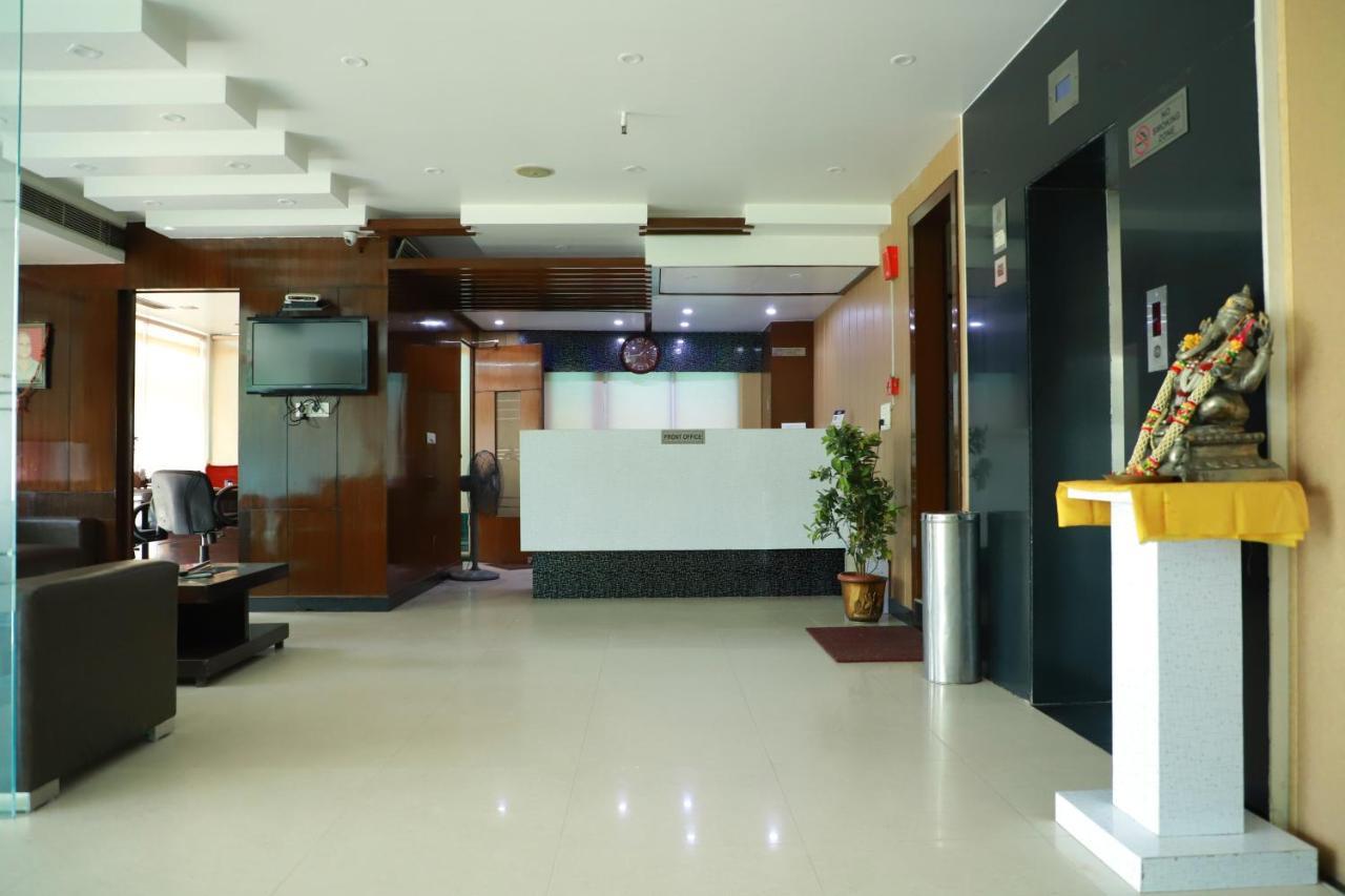 Hotel Parth Inn Ghaziabad Luaran gambar