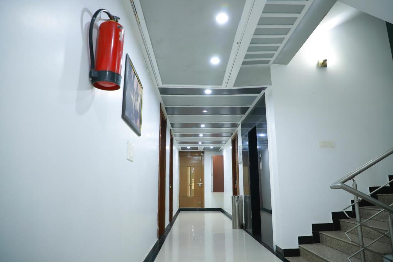 Hotel Parth Inn Ghaziabad Luaran gambar