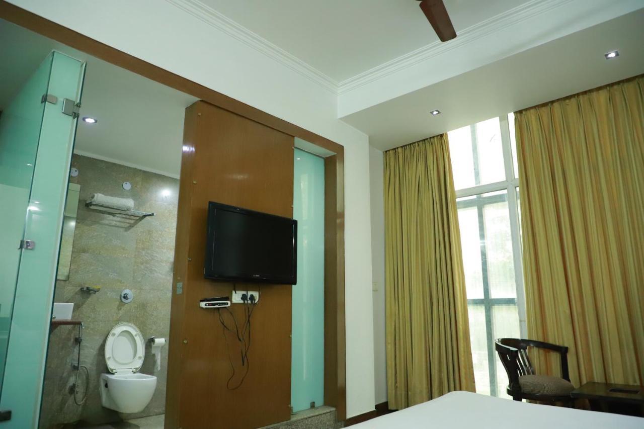 Hotel Parth Inn Ghaziabad Luaran gambar