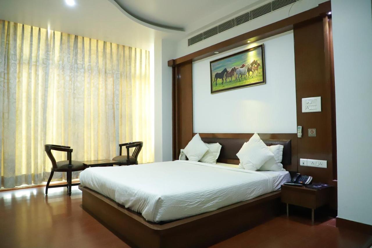 Hotel Parth Inn Ghaziabad Luaran gambar