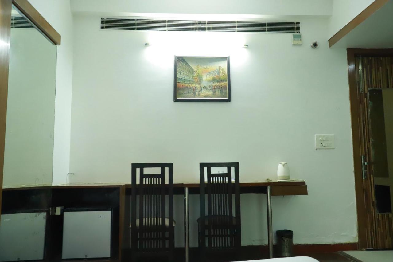 Hotel Parth Inn Ghaziabad Luaran gambar