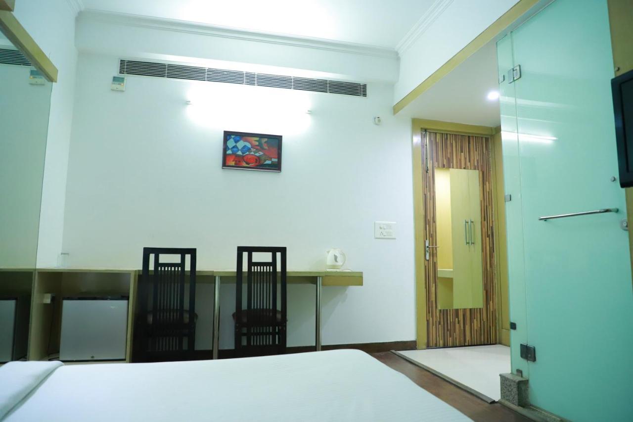 Hotel Parth Inn Ghaziabad Luaran gambar